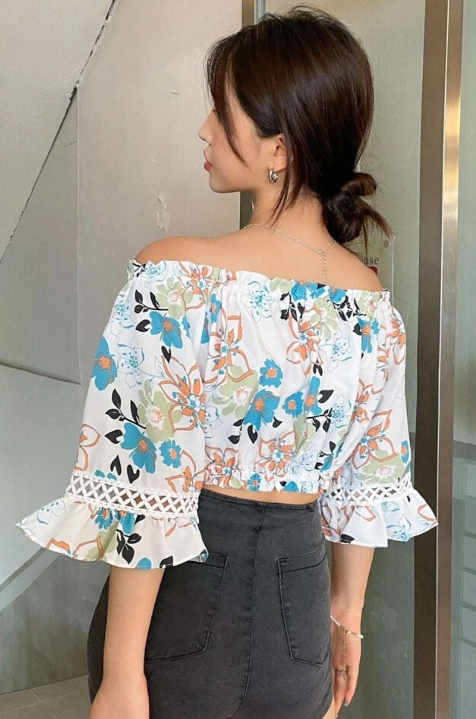 NiloBerry Multicolour floral printed off-shoulder crop top with flare and lace sleeve