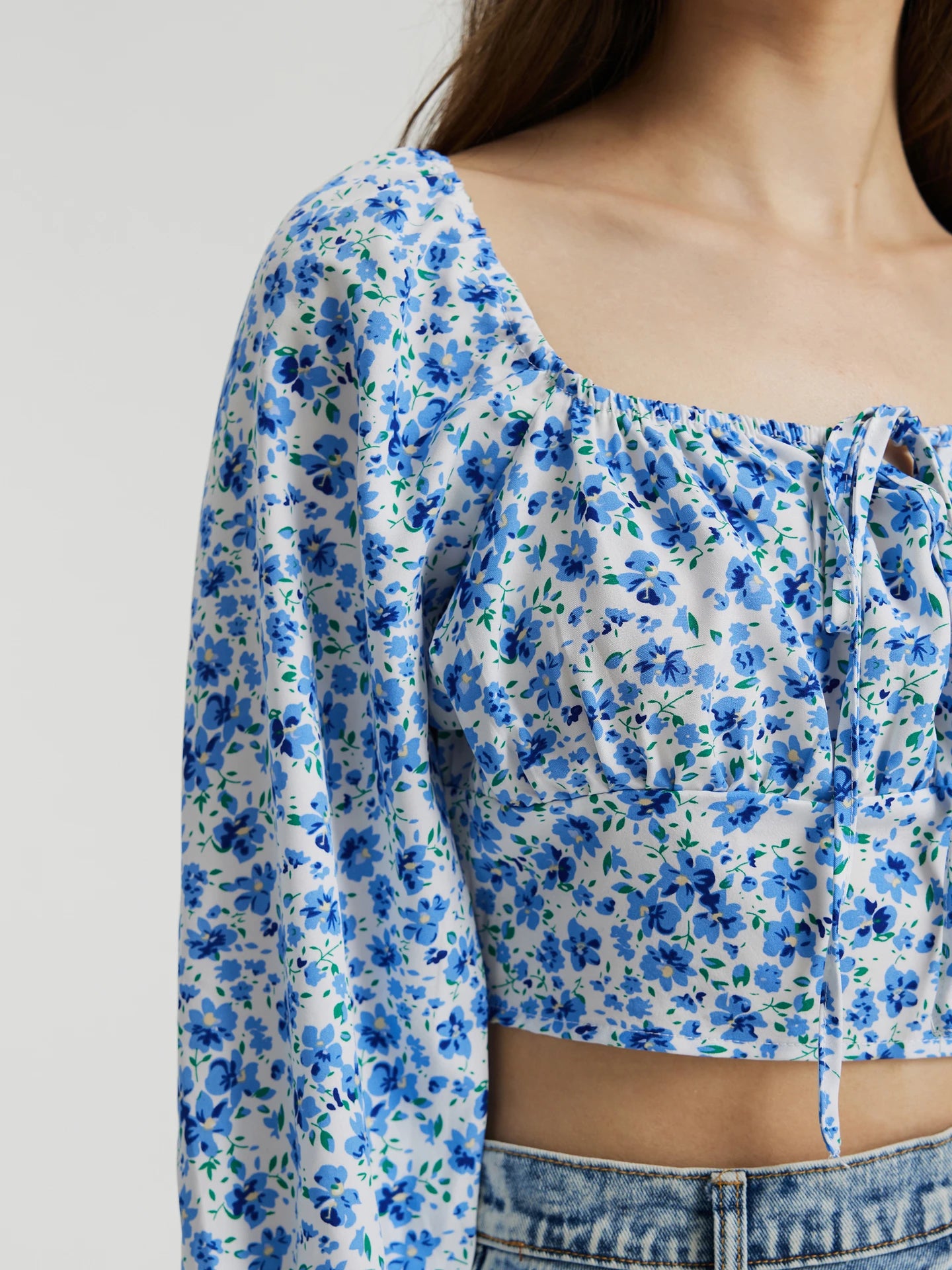 NiloBerry Minimalistic floral printed crop top.