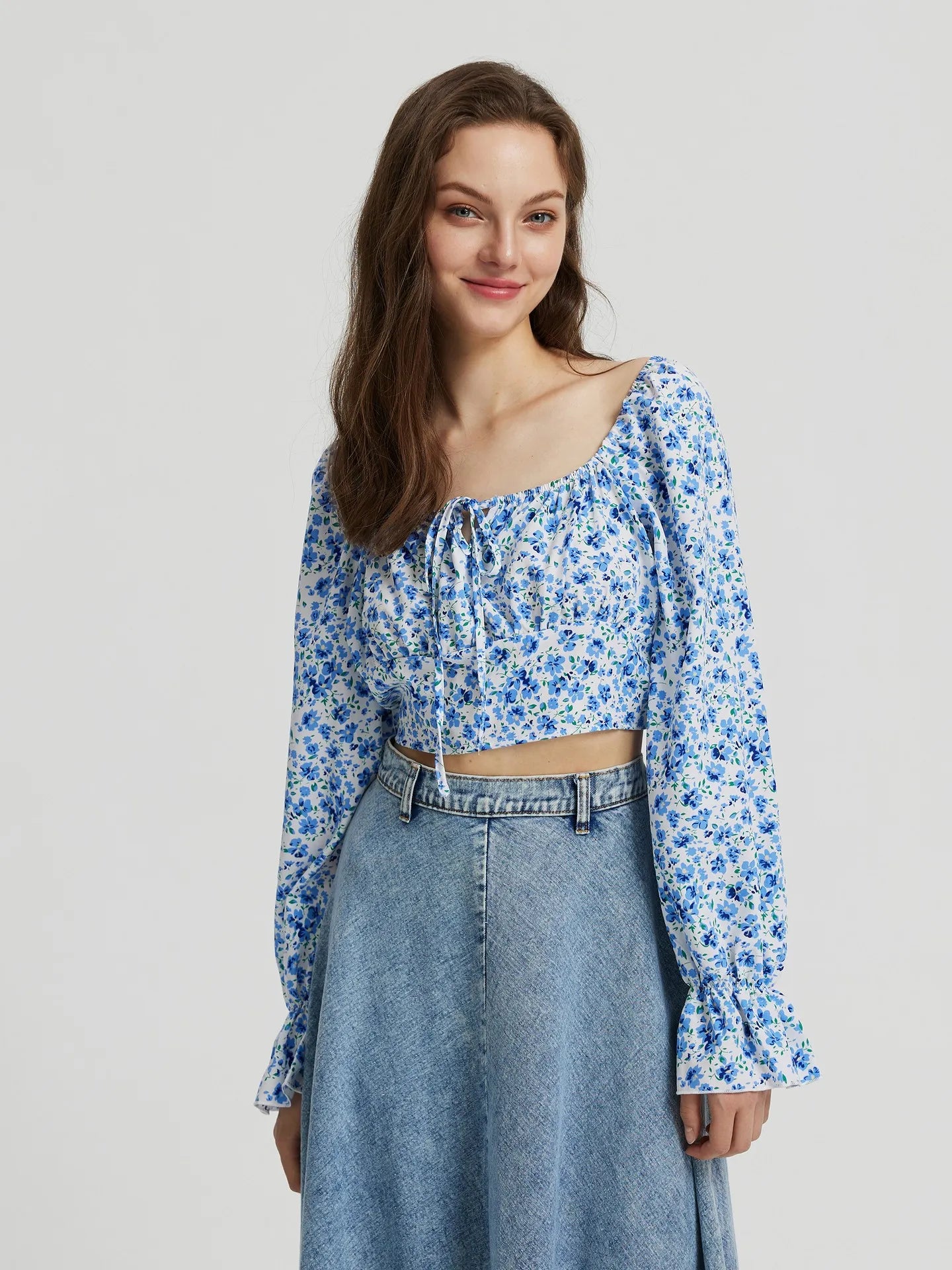 NiloBerry Minimalistic floral printed crop top.