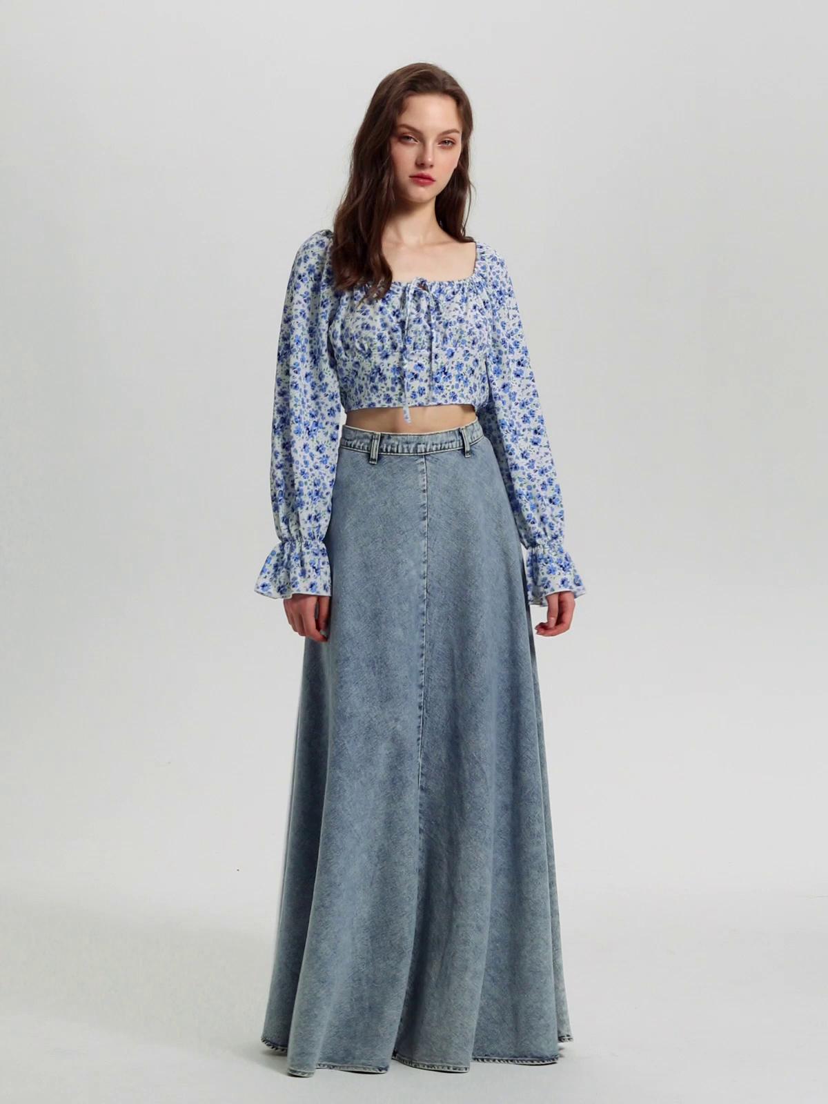 NiloBerry Minimalistic floral printed crop top.